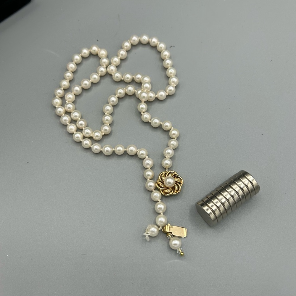 Vintage Neumann Metall Faux Pearl Necklace Floral Gold Clasp 19 inches - Picture 14 of 16